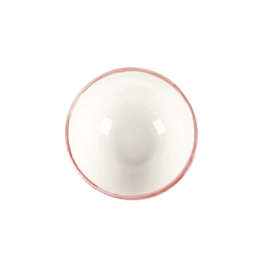 Vacker tallrik med röda kanter