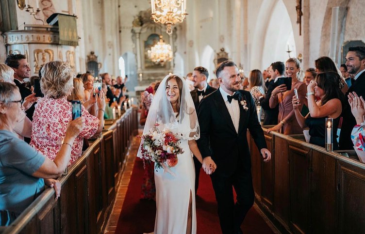 Bröllopsbilder från en vacker kyrka