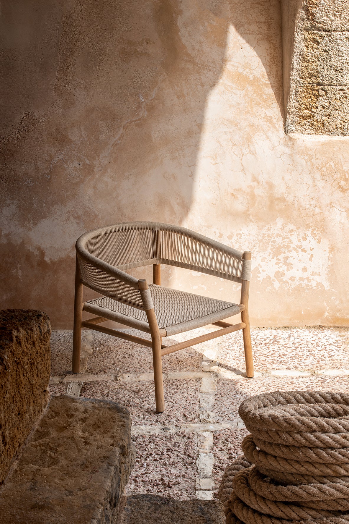 Utemöbler i rotting och trä