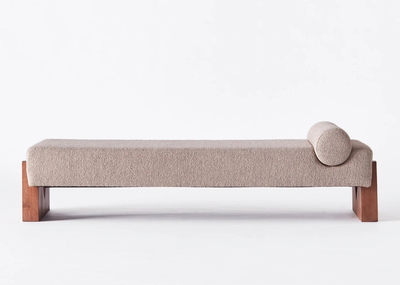 V Day Bed Boucle Sand