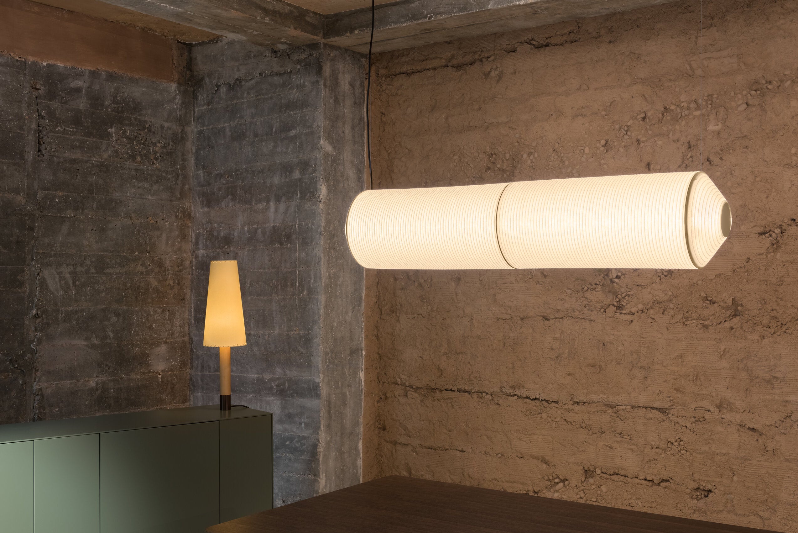 Designlampa i ett industriellt rustikt designkök