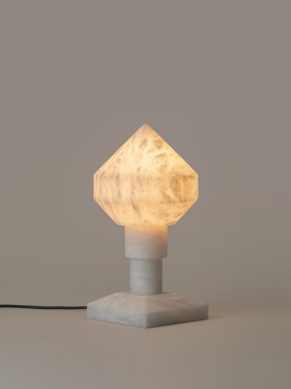 En vacker lampa i sten